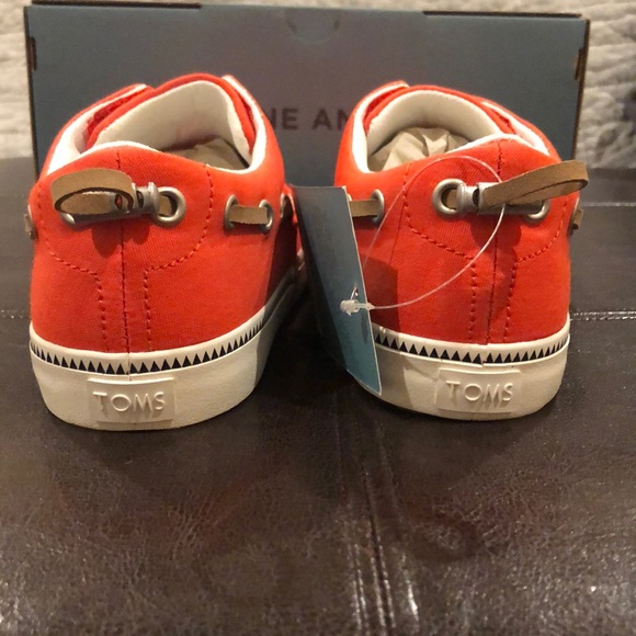 TOMS Youth Pasadena - Picture 3 of 4